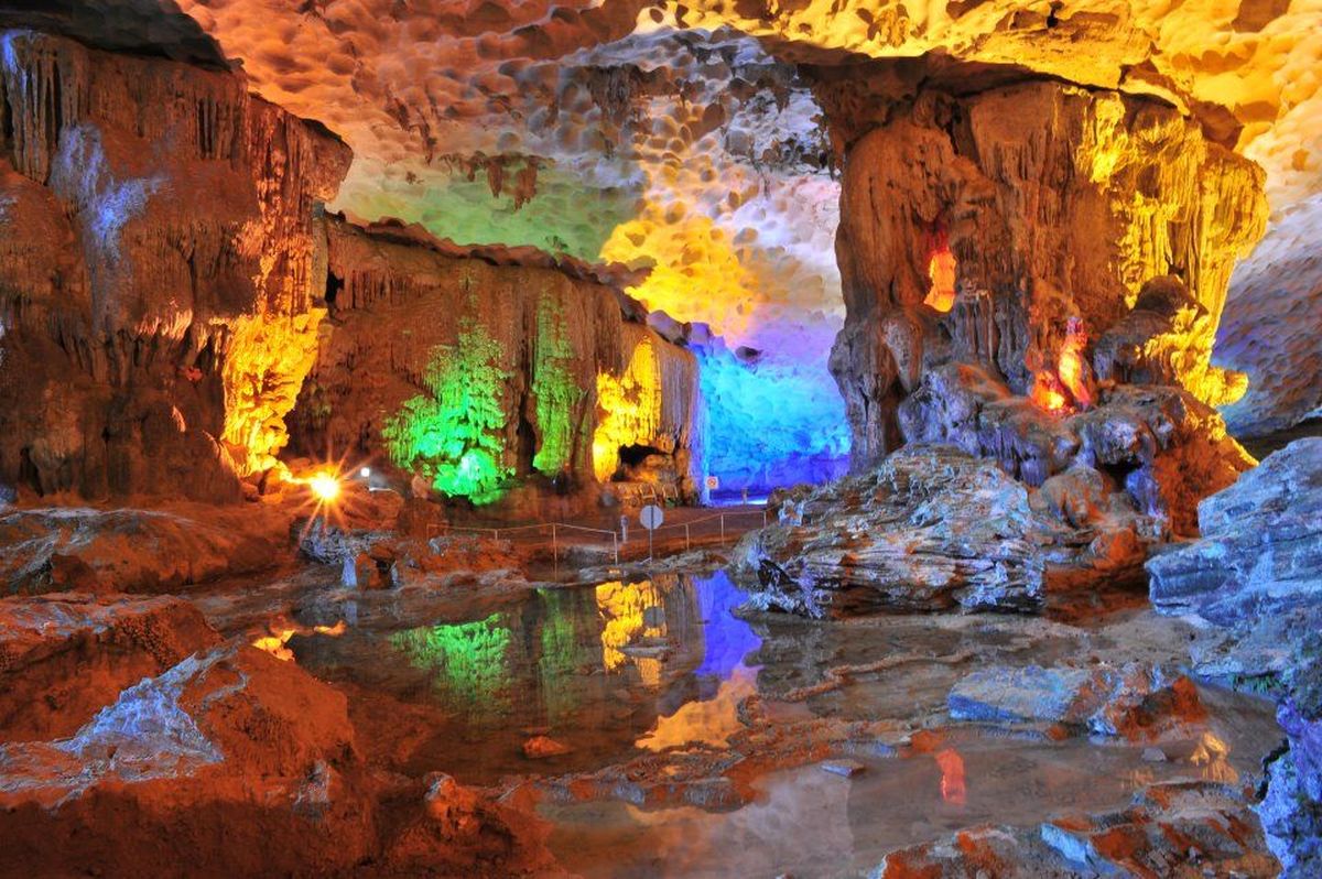 Пещера-Халонг-Вьетнам.jpg