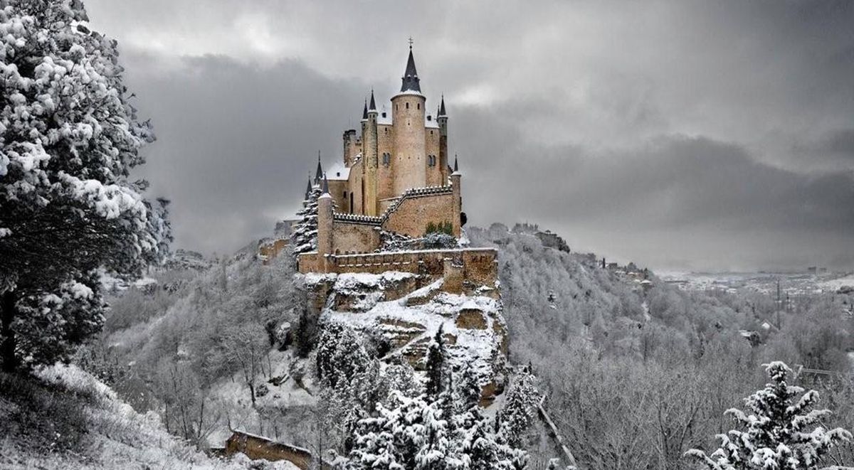 Замок-зимой-Алькаса-Сеговии.jpg