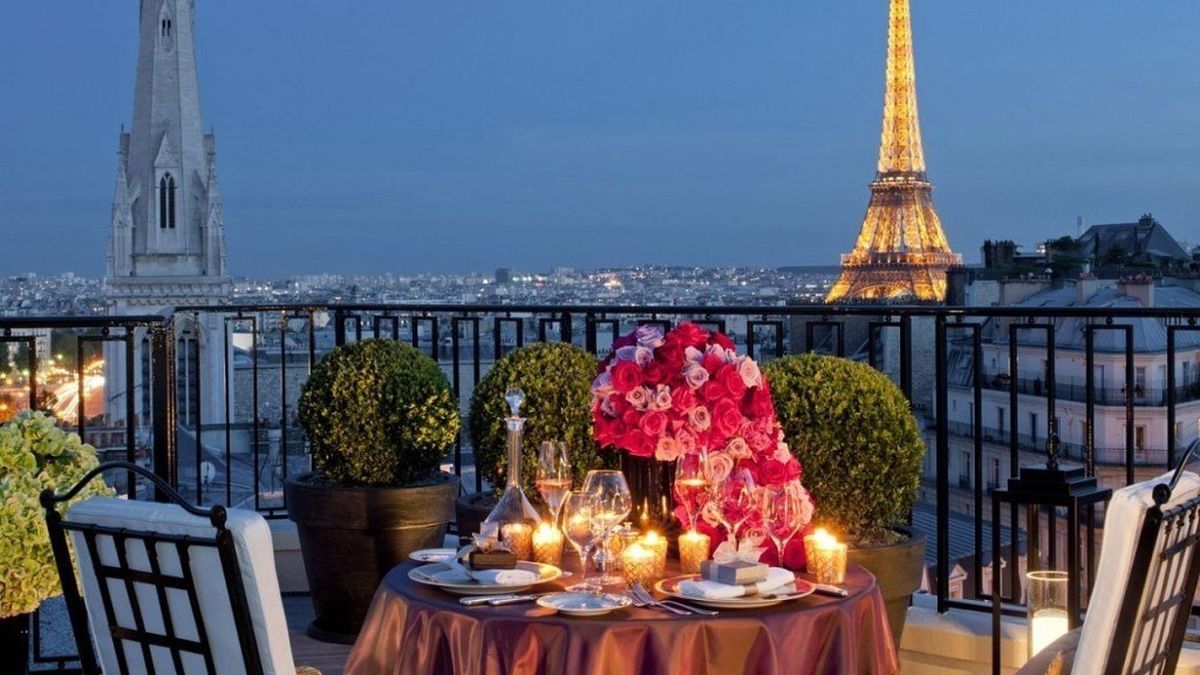 романтический-ужин-Париж.jpg