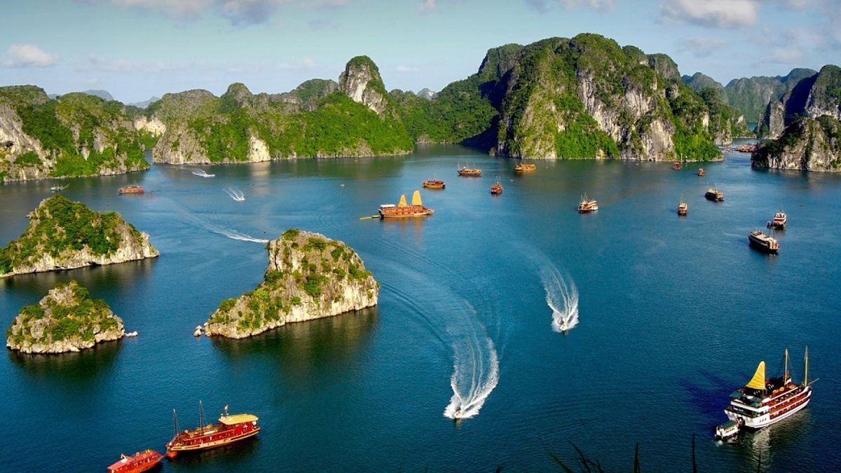 Залив-Халонг-Вьетнам.jpg