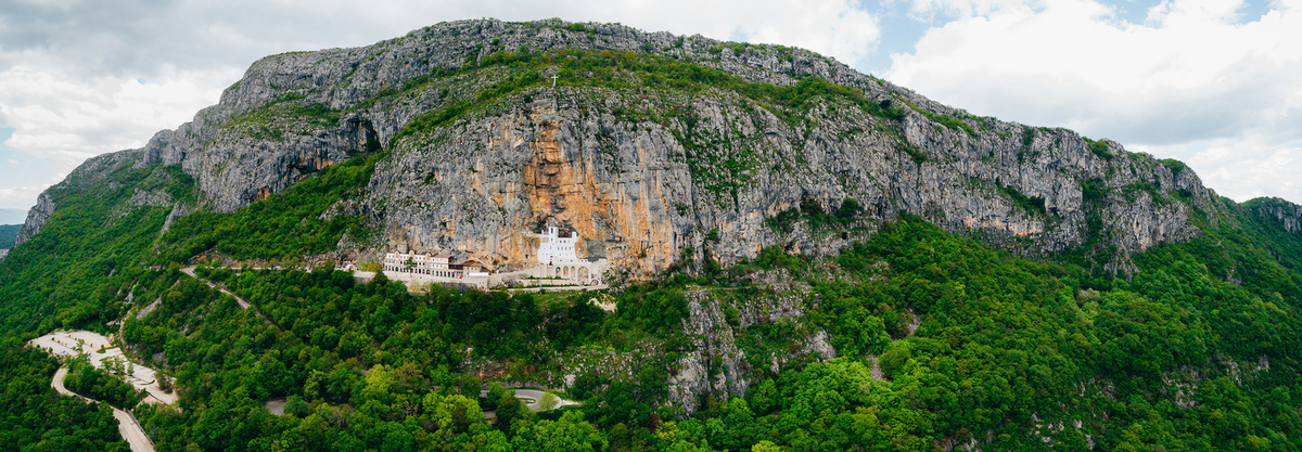 Монастырь-Острог-Черногория.jpg