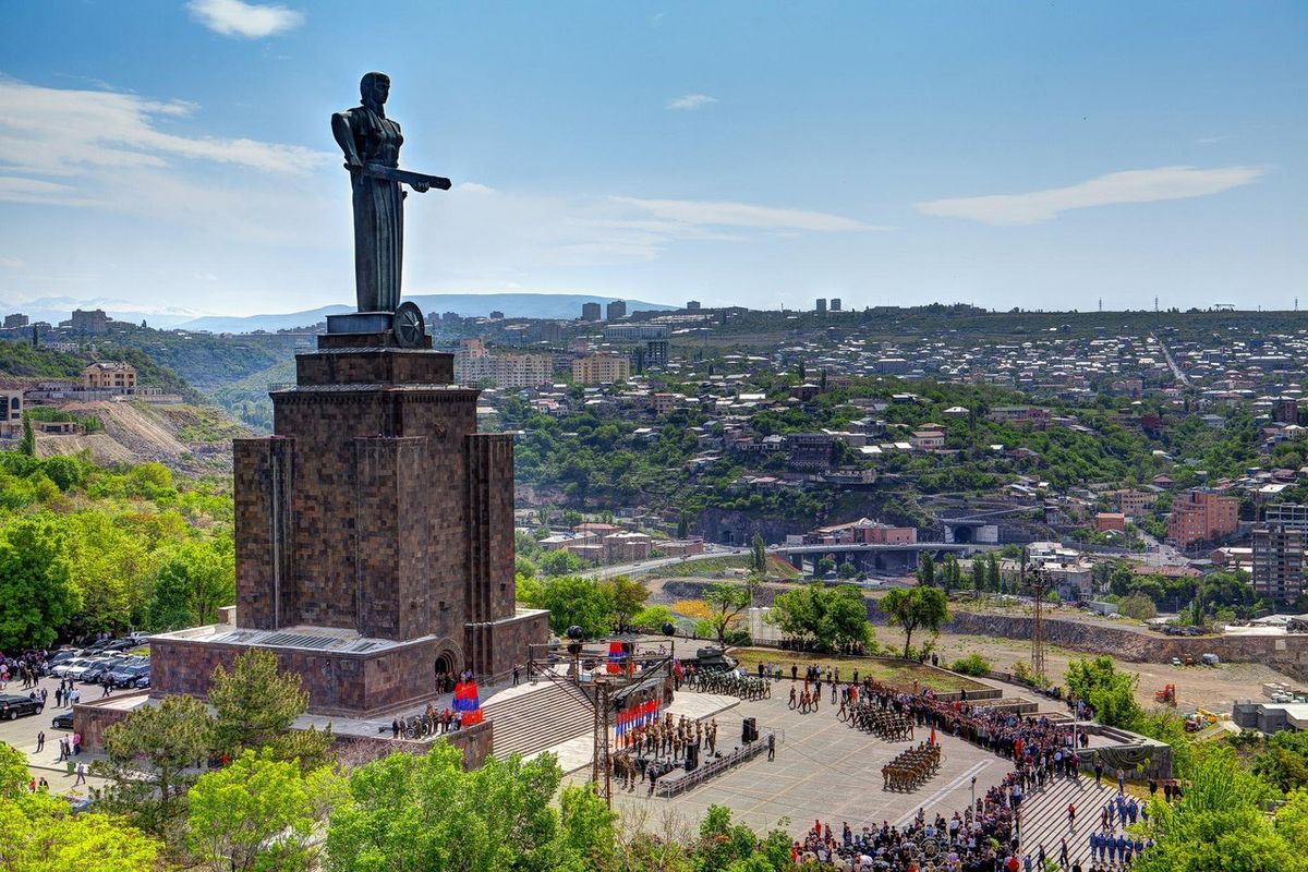Армения монумент мать Армения