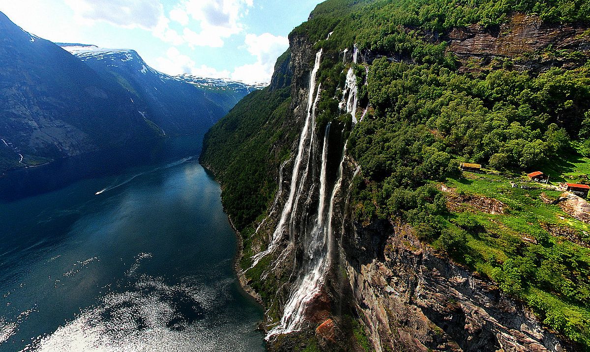 Водопад-Семь-Сестёр-Норвегия.jpg