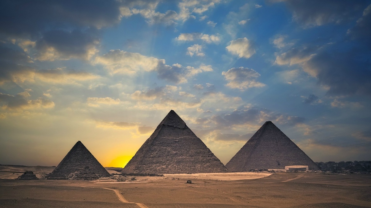 Пирамиды-в-Гизе-Египет.jpg
