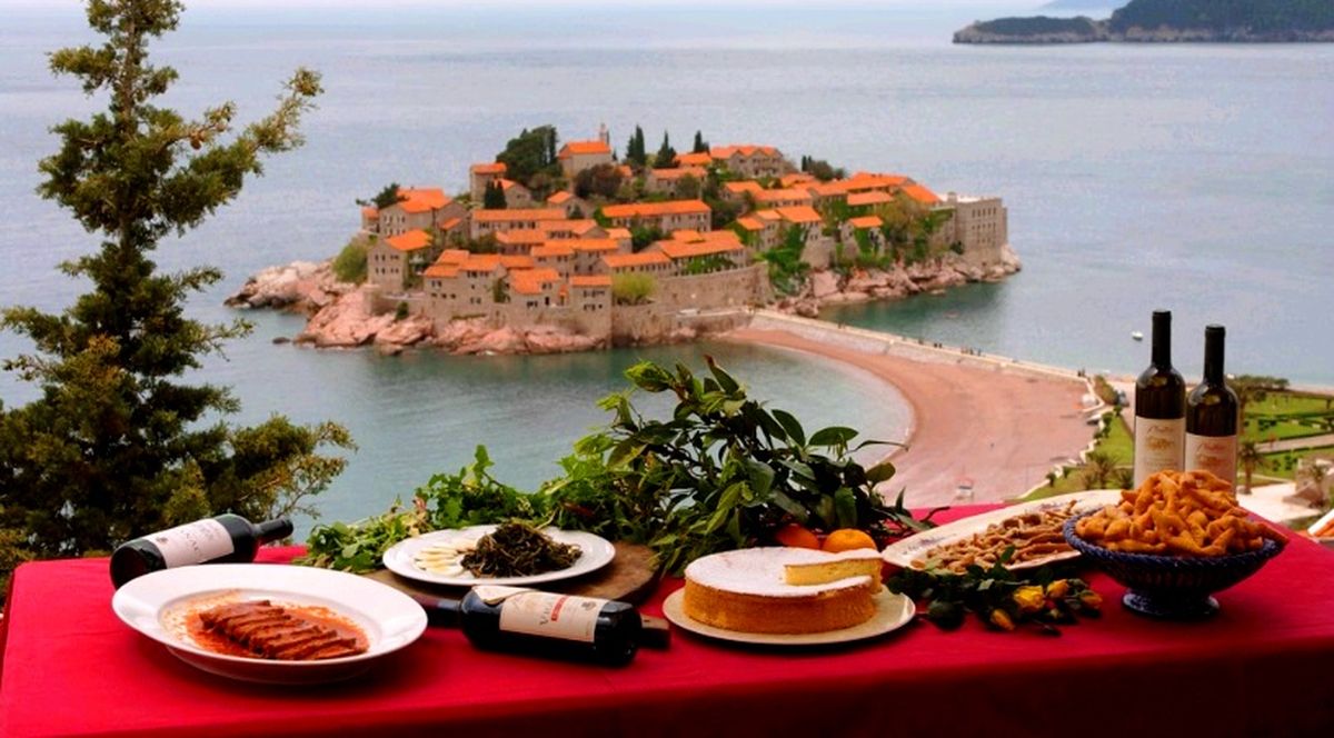 Черногория-ресторан.jpg