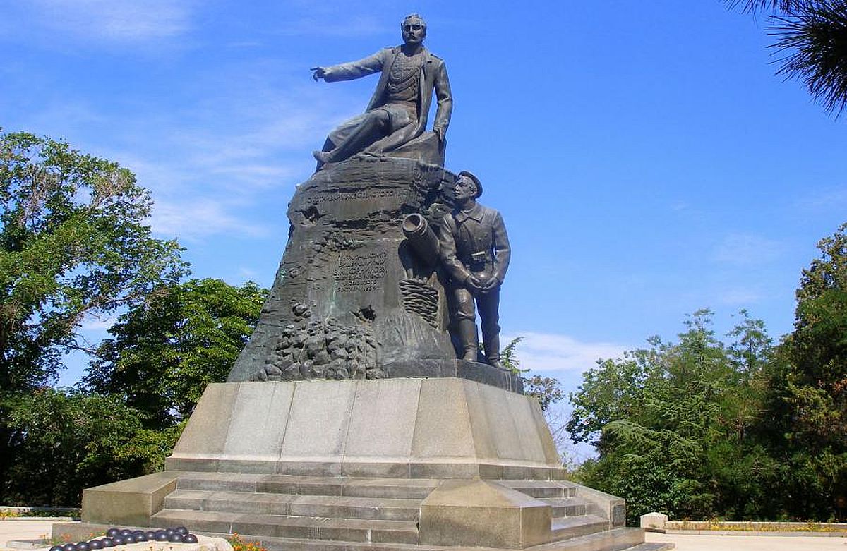 Памятник-Корнилову-Севастополь.JPG
