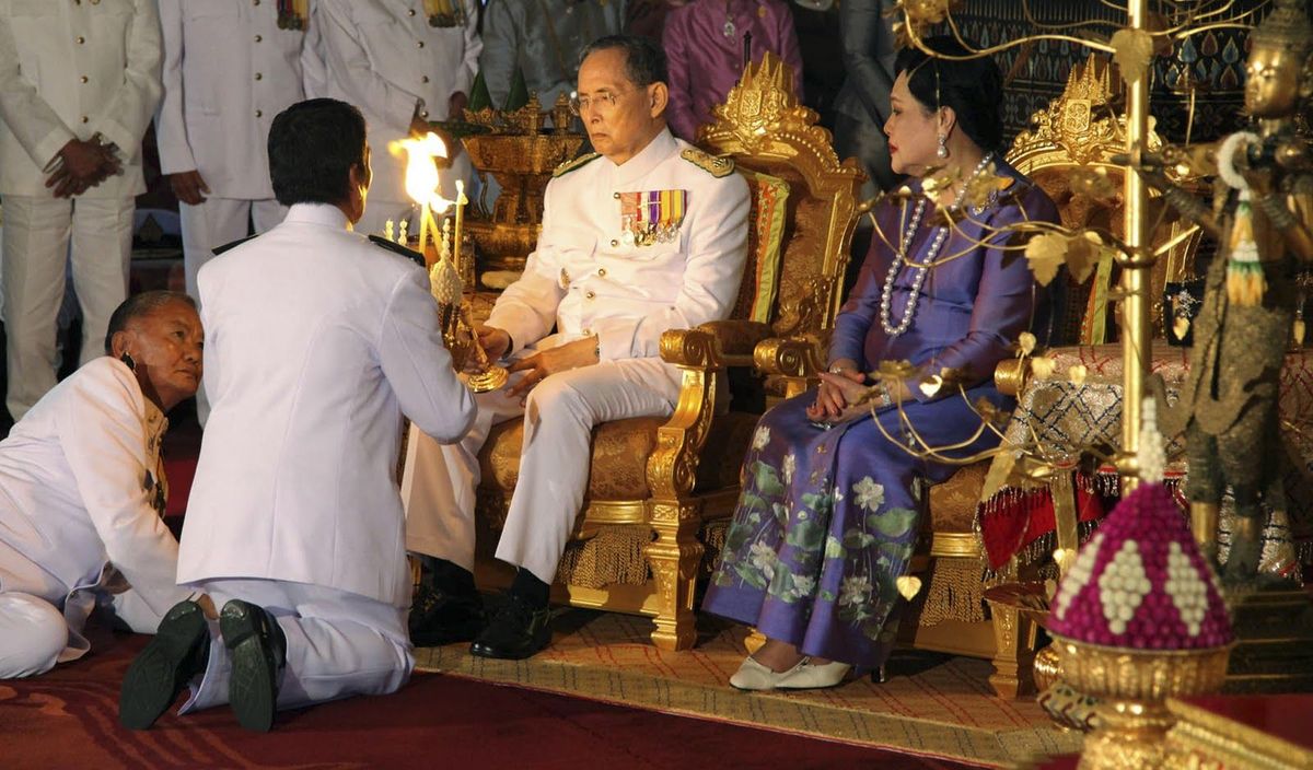 День-рождения-Короля-Thailand.jpg