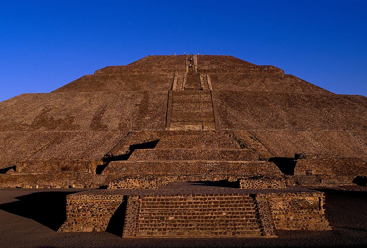 пирамида-Солнца.jpg